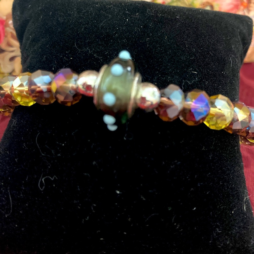 Beautiful iridescent crystal bracelet with PANDORA MURANO bead accent